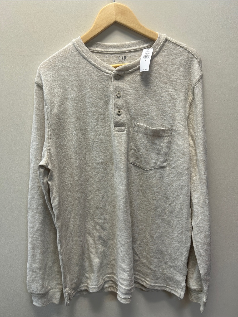 NWT GAP Men’s Long-Sleeve Henley Pocket Shirt in Light Oatmeal